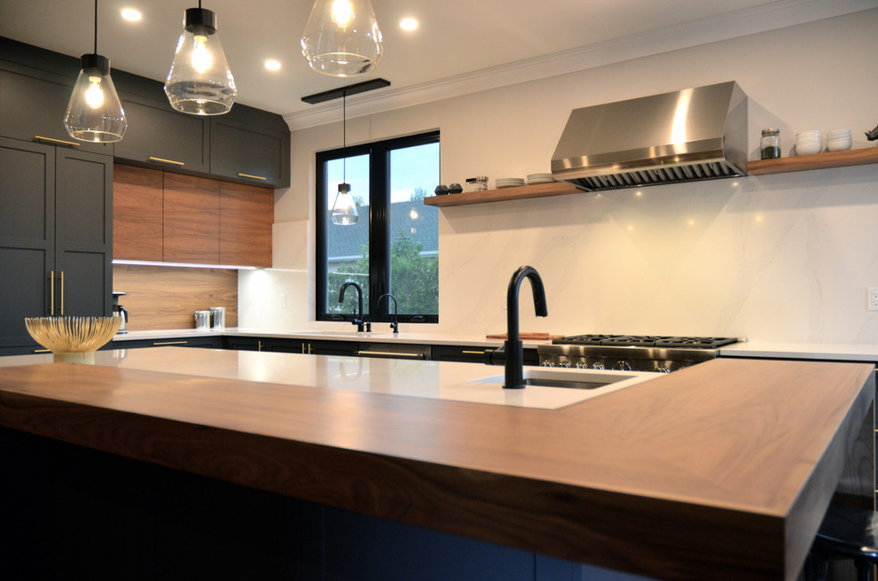 Inspiration for a transitional kitchen remodel in Ottawa