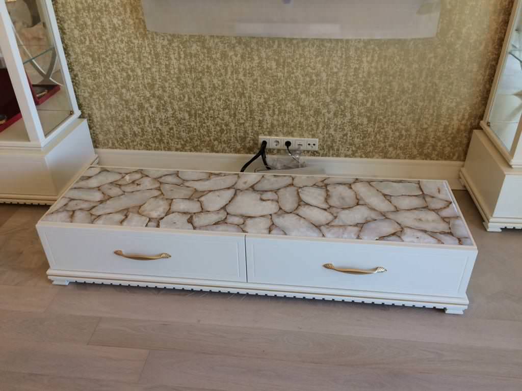 Столешницы из натурального белого Агата с сусальным золотом