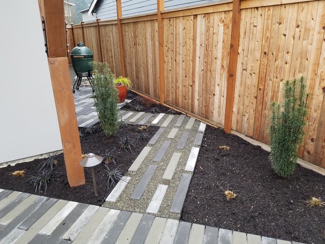 Edmonds Backyard Getaway garden