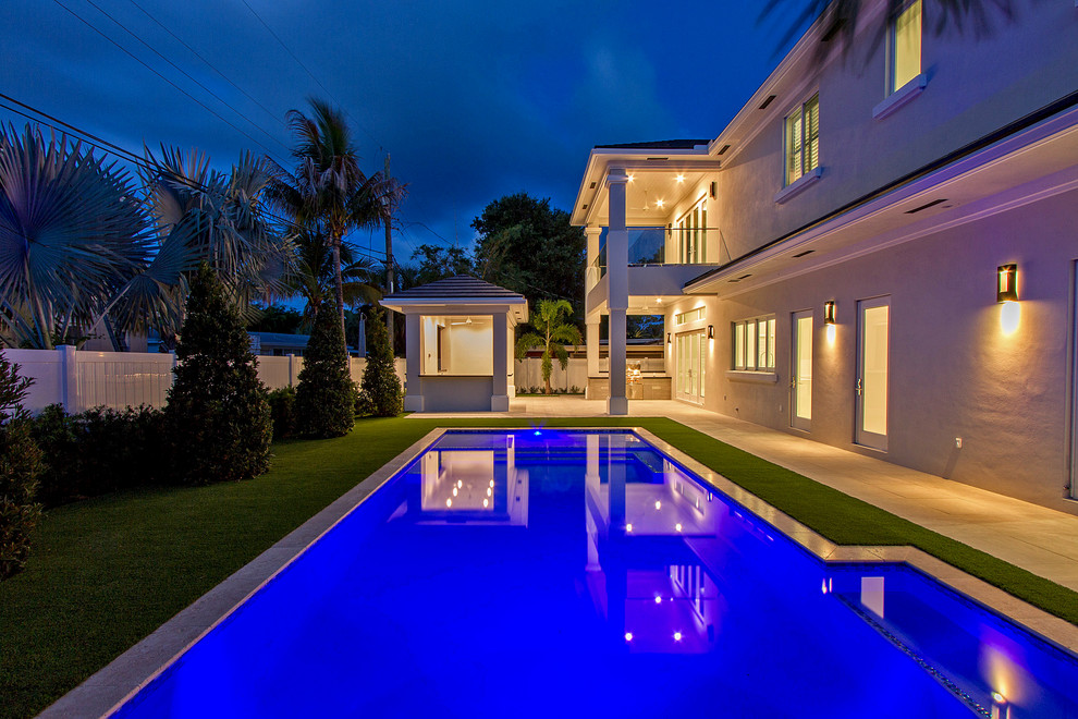 Transitional home design photo in Miami