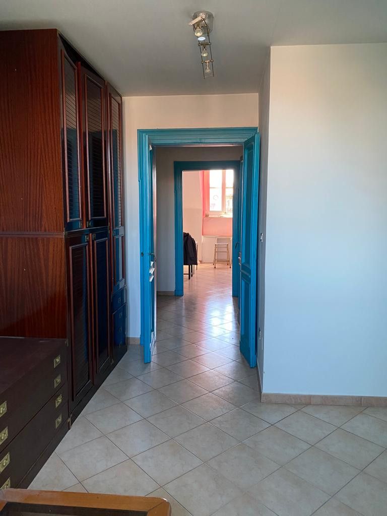 Le porte d'ingresso della camera da letto PRIMA della ristrutturazione