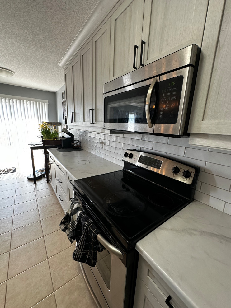 Evans Blvd - Traditional Kitchen Remodel - London, ON