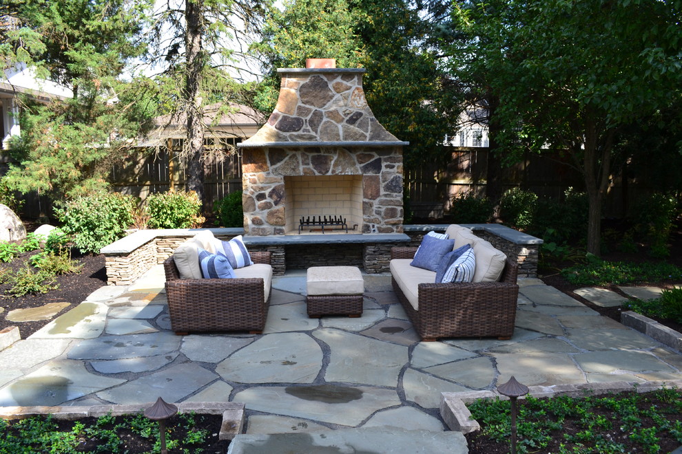 Inspiration for a mid-sized country backyard patio in Chicago.