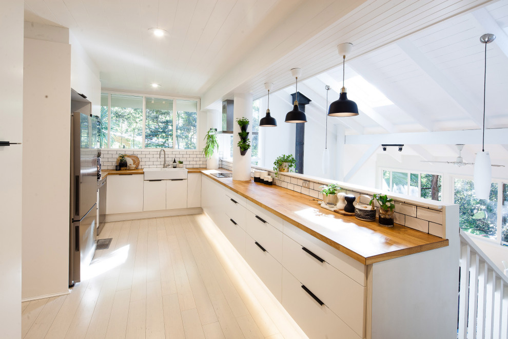 Example of a mountain style kitchen design in Sydney