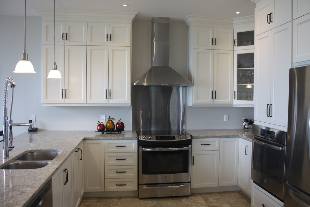 Large transitional kitchen photo