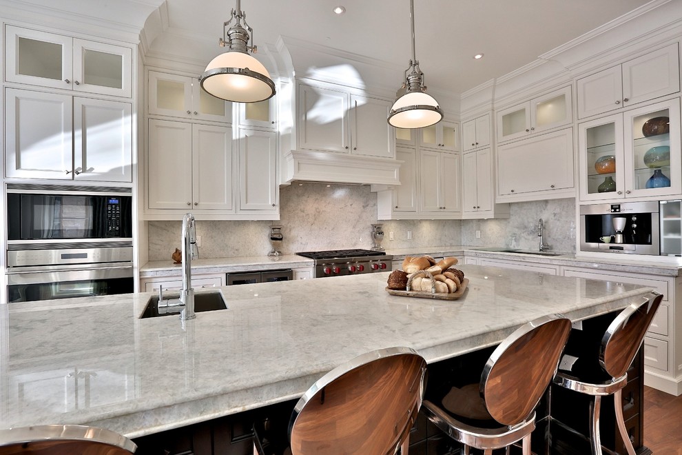 Transitional kitchen photo in Toronto