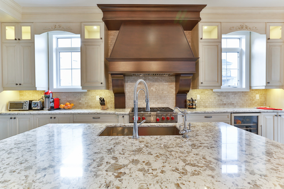 Kitchen - transitional kitchen idea in Toronto