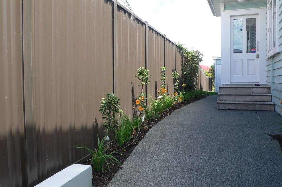 Photo of a mid-sized traditional backyard partial sun formal garden in Auckland with a vegetable garden and mulch.