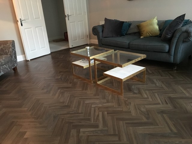 Moduleo Transform Baltic Pine Herringbone Blocks rustik-vardagsrum