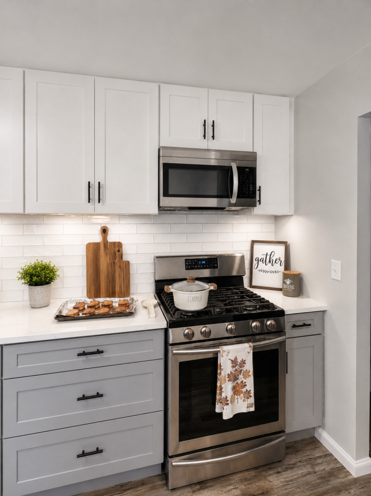 Jackson / White & Grey Shaker Kitchen