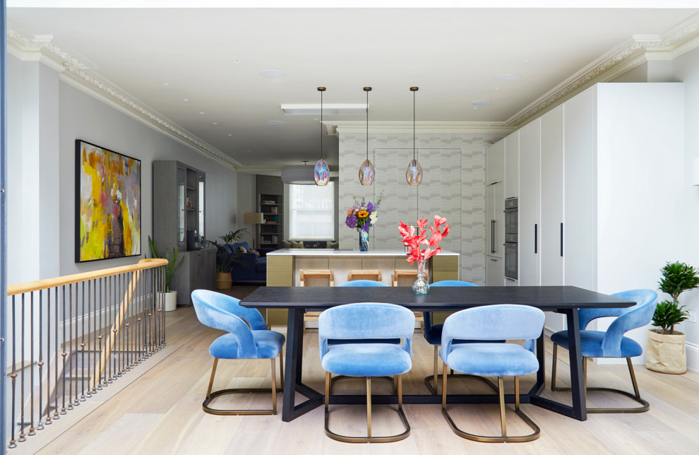 На фото: кухня-столовая среднего размера в стиле модернизм с серыми стенами, коричневым полом и кессонным потолком с