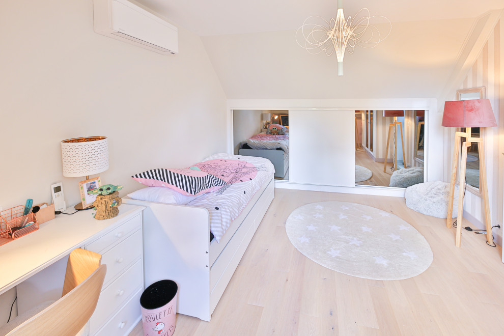 This is an example of a large contemporary kids' bedroom for girls in Paris.