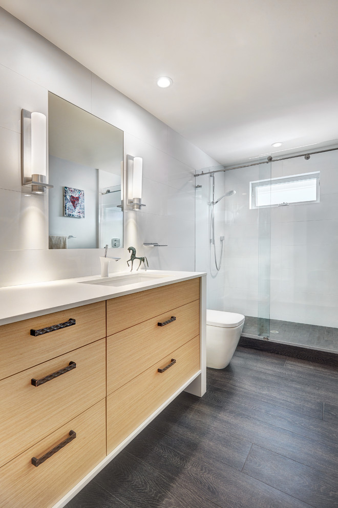 Sacramento White Wrapped Bathroom - Contemporary ...