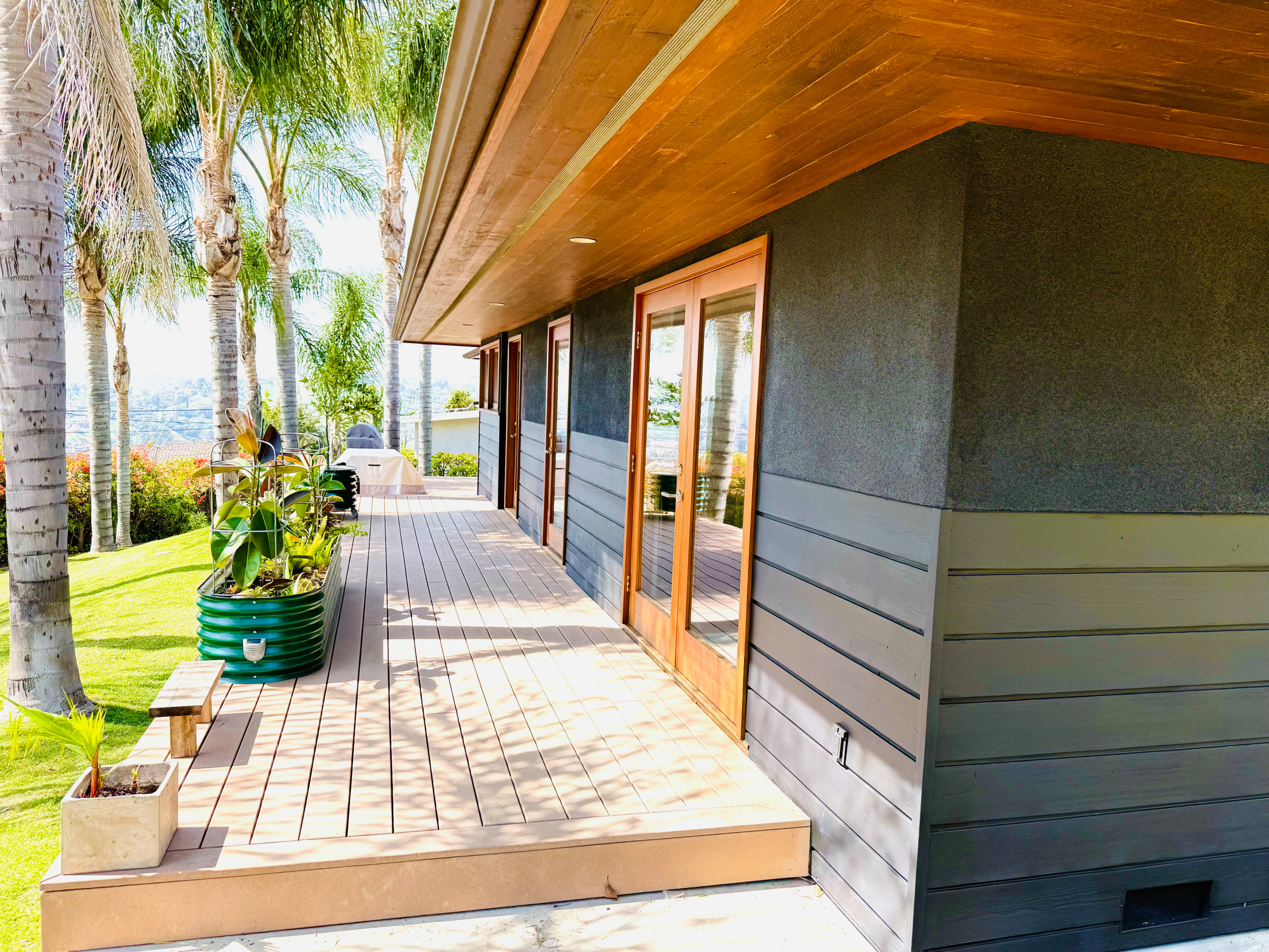 Modern exterior home idea in Los Angeles