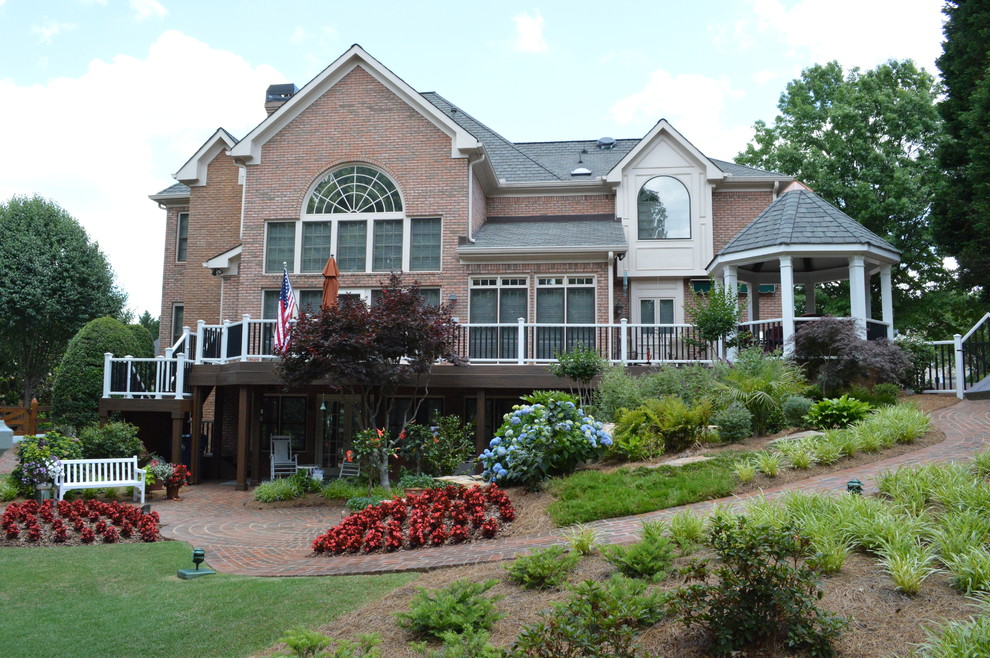 Photo of a traditional deck in Atlanta.