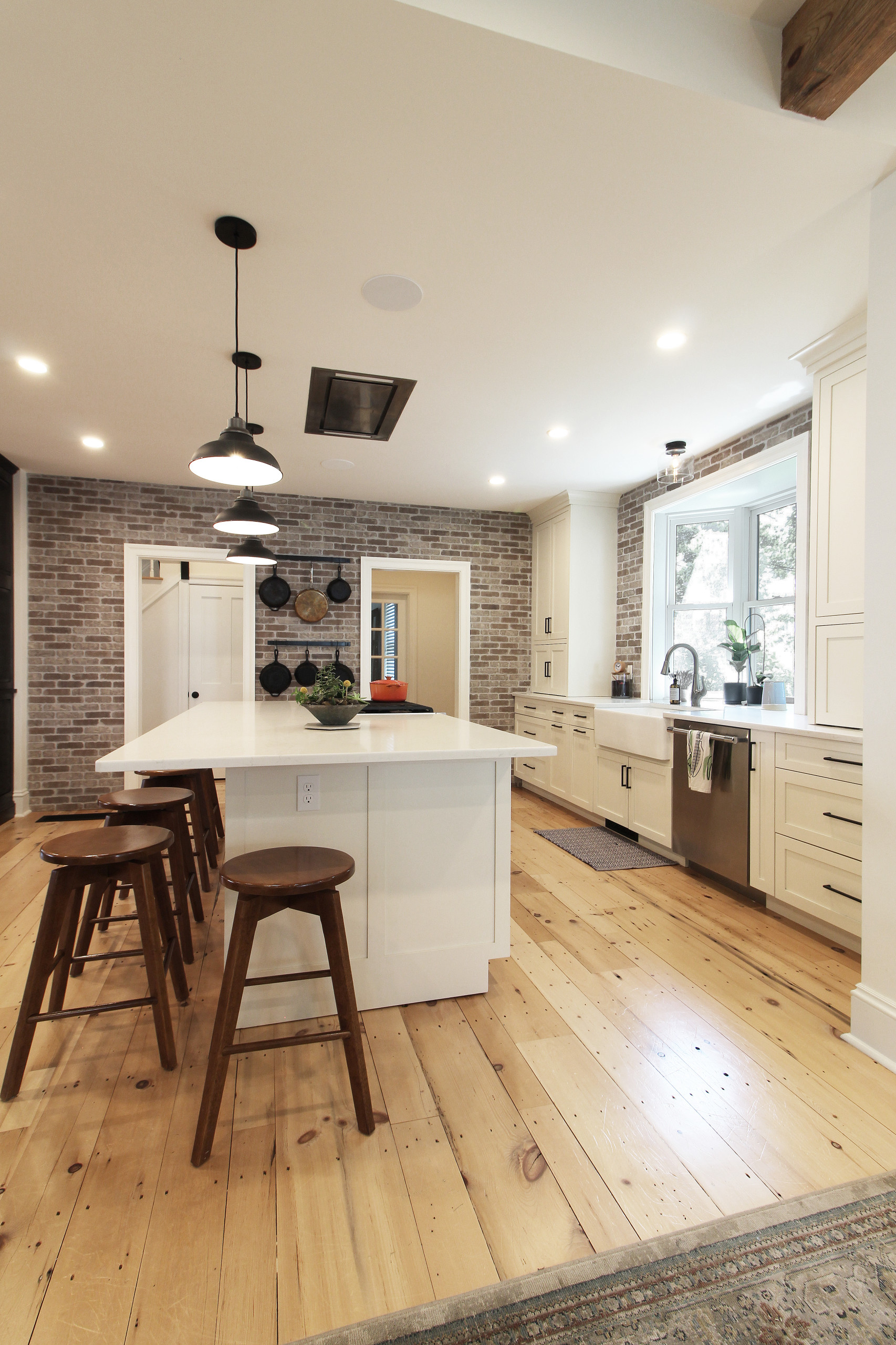 Transform Your Vision Into a Modern Farmhouse Masterpiece