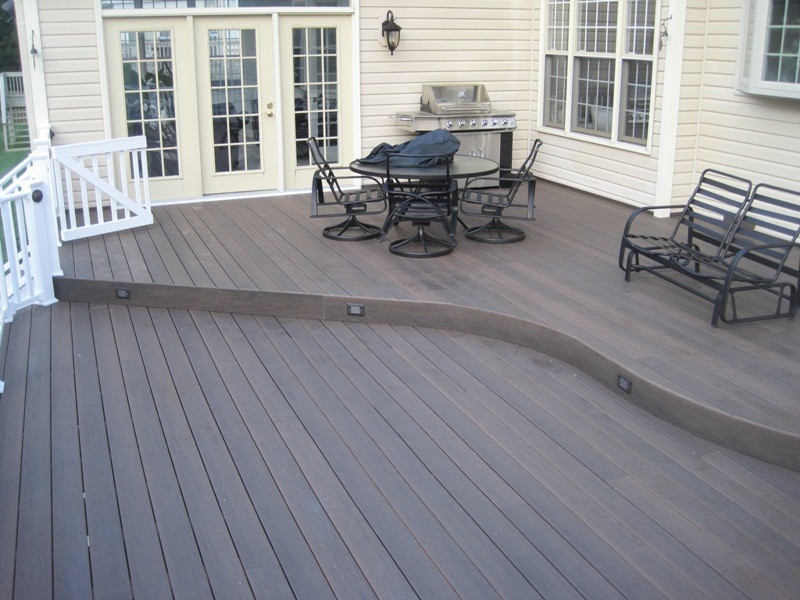 Deck - mid-sized traditional backyard deck idea