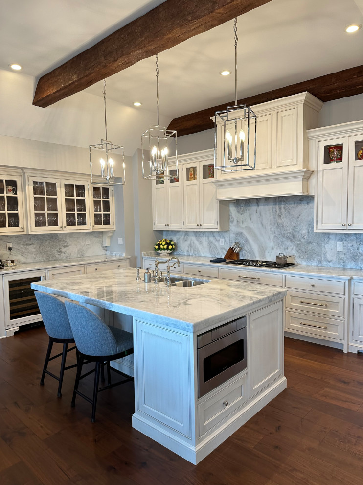 Inspiration for a transitional kitchen remodel in Cincinnati
