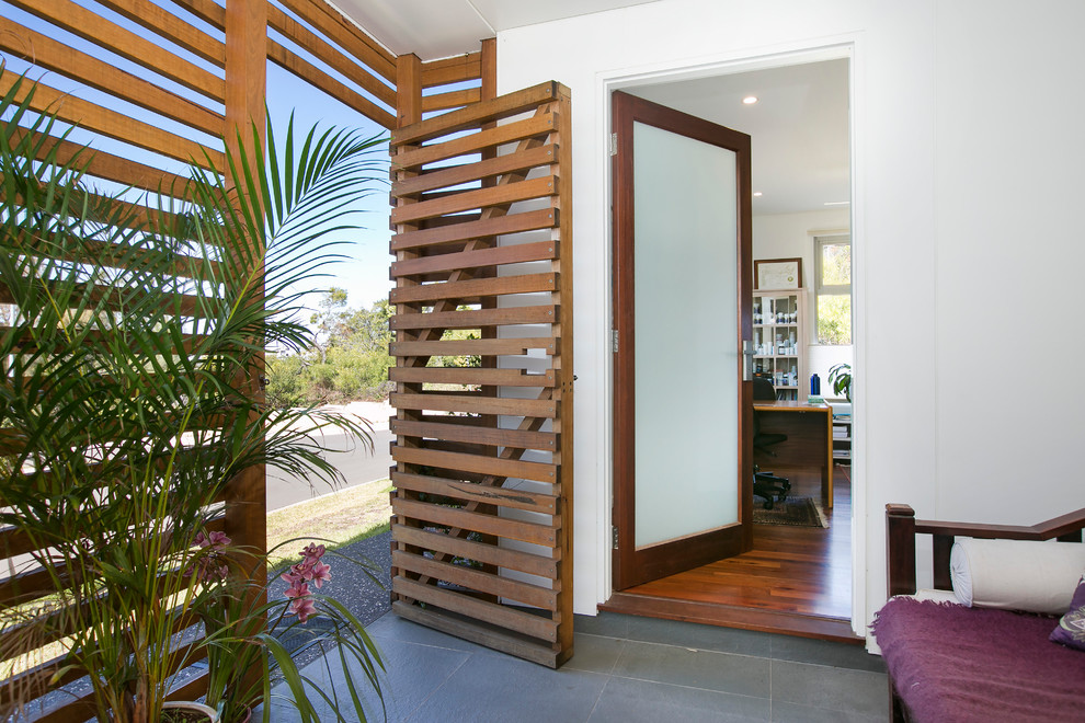 Beach style entryway in Wollongong.