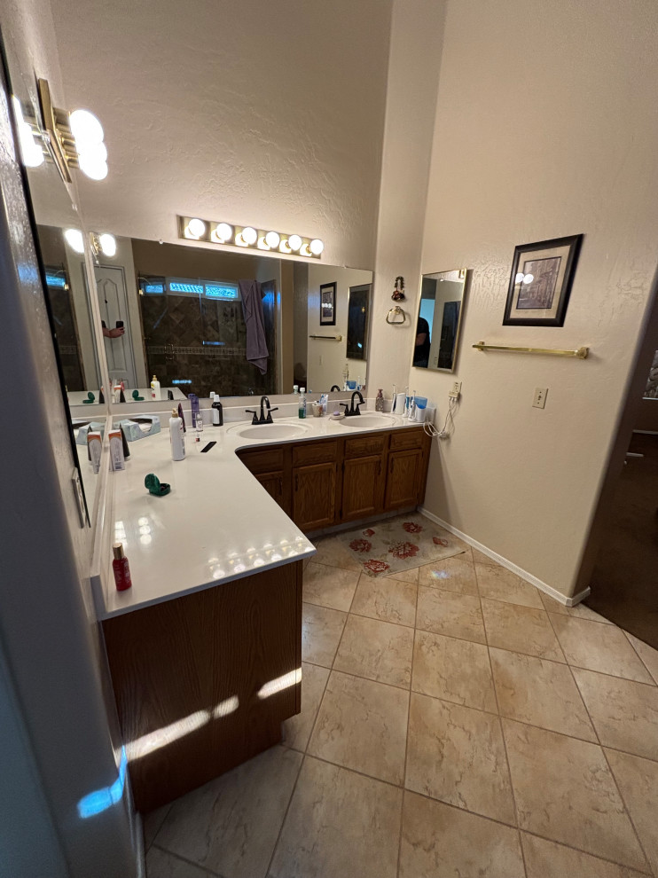 Master Bath 2nd Angle - Before
