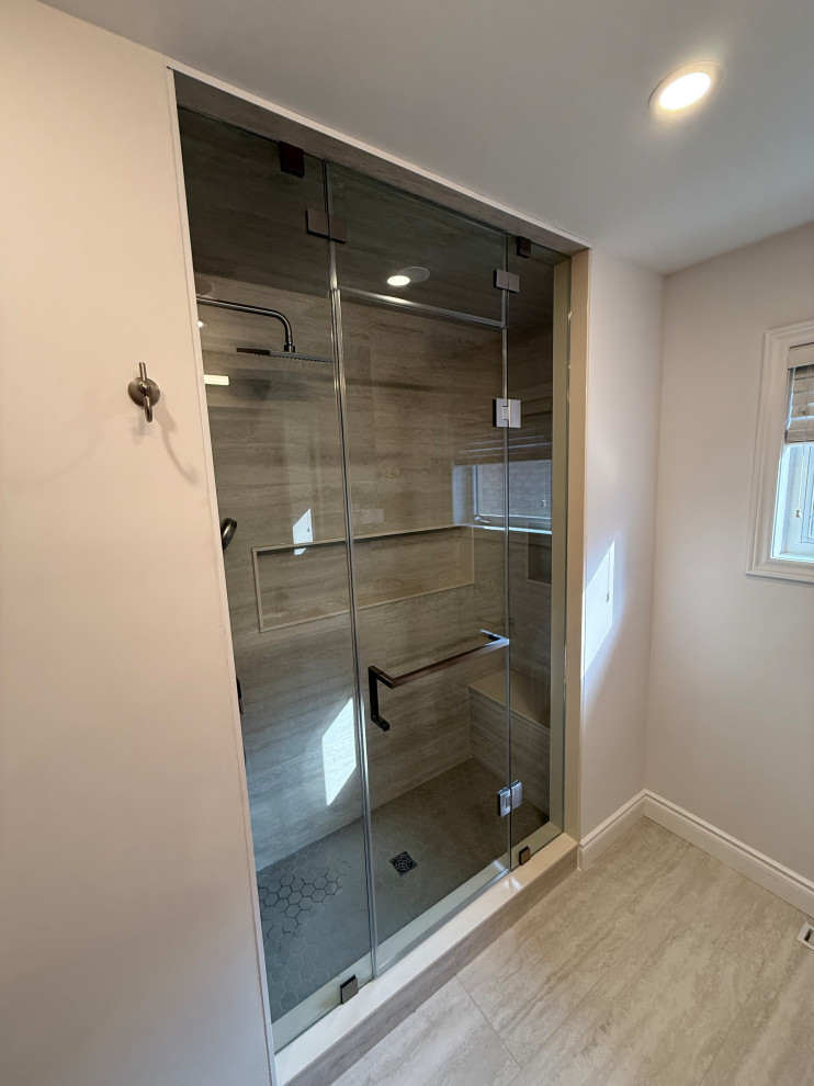 Bathroom - bathroom idea in Toronto