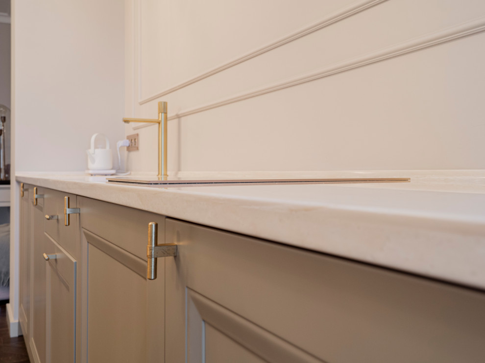 Меблировка квартиры: необычная кухня и гардеробная