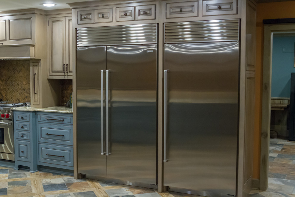 Kitchen - rustic kitchen idea with an island