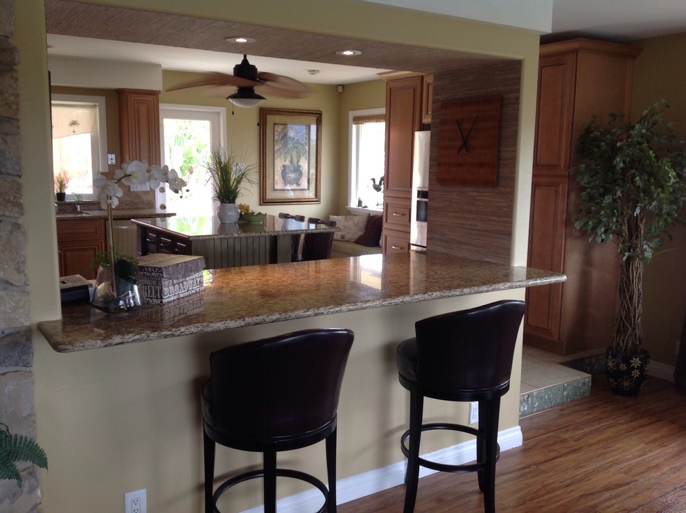 Inspiration for a transitional kitchen remodel in Toronto