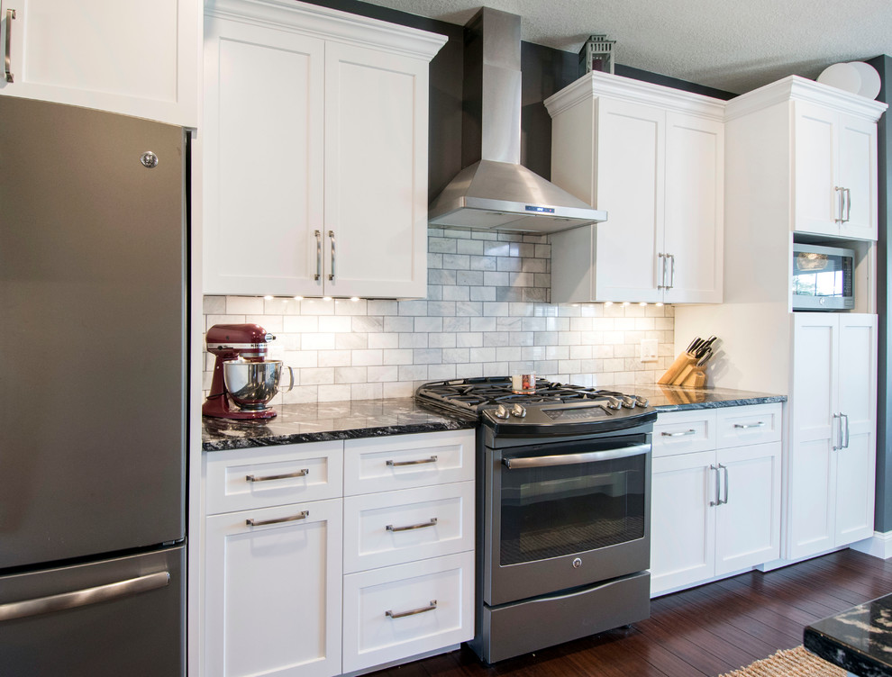 Transitional kitchen photo in Cincinnati