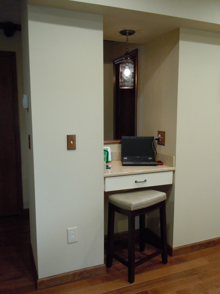 Example of a transitional kitchen design in Columbus