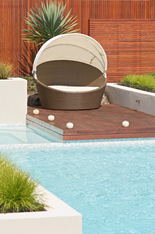 Photo of a contemporary garden in Melbourne.