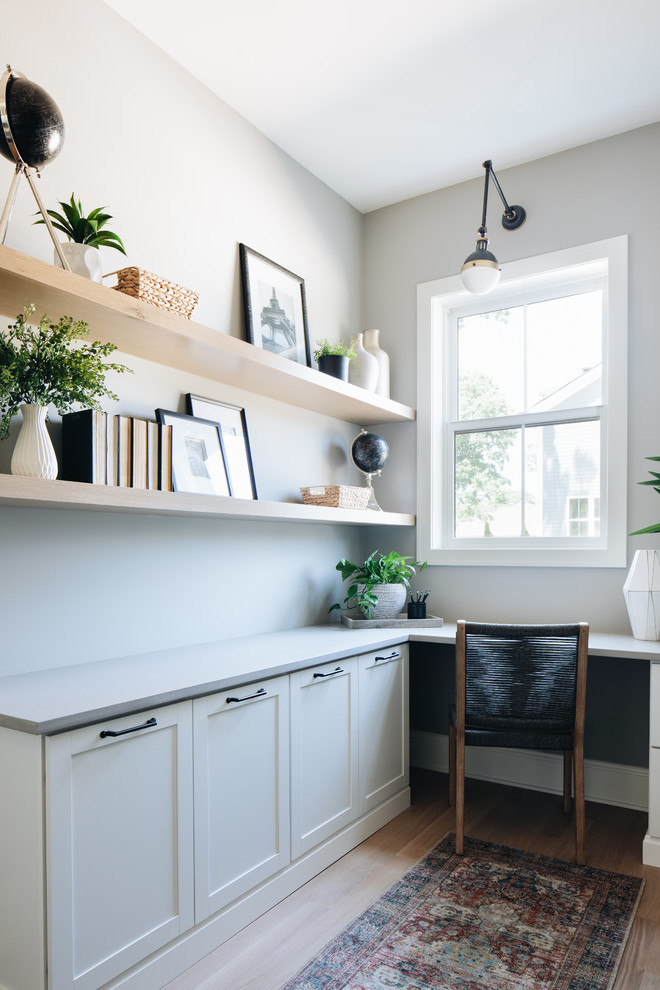 Transitional home design photo in Chicago