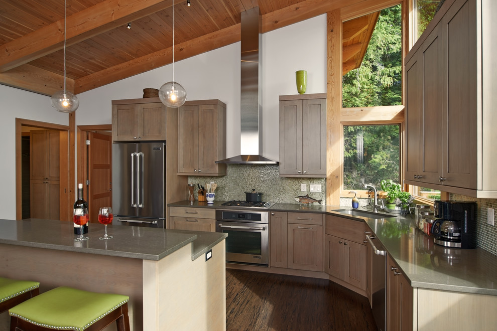 This is an example of a country kitchen in Seattle.