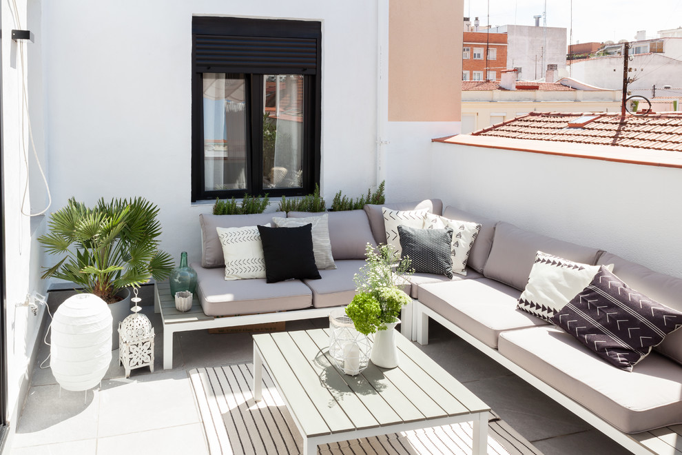 Mid-sized scandinavian rooftop deck in Madrid with an awning.