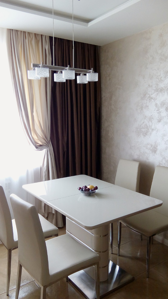 Обеденная зона с подвесным светильником