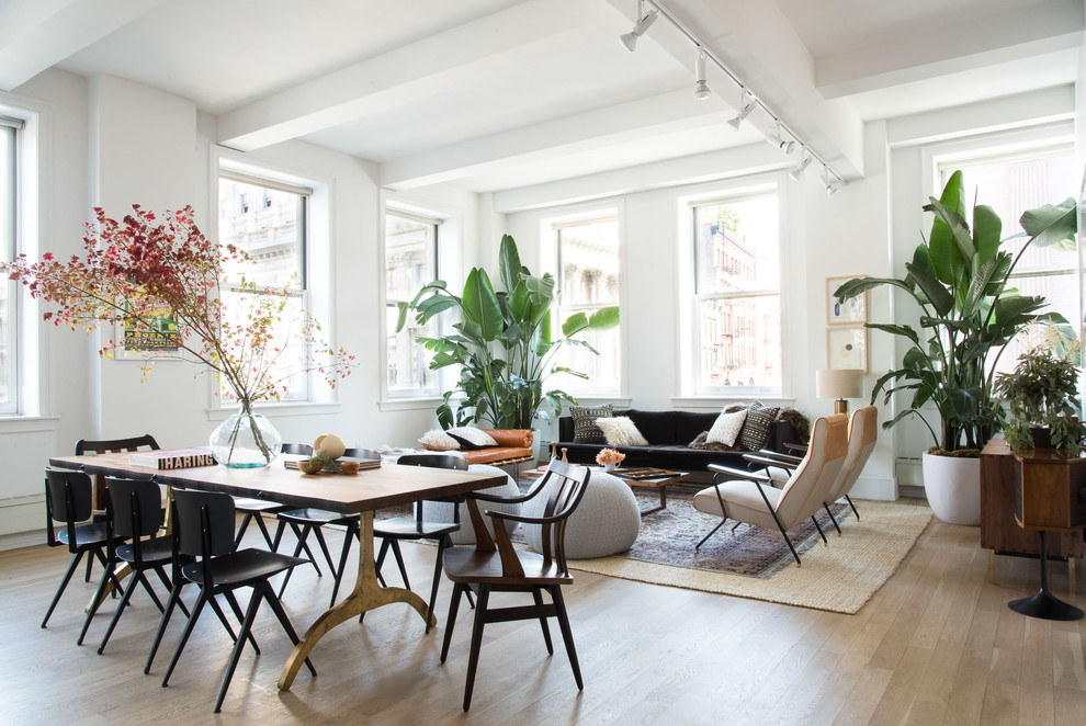 Transitional dining room photo in Chicago