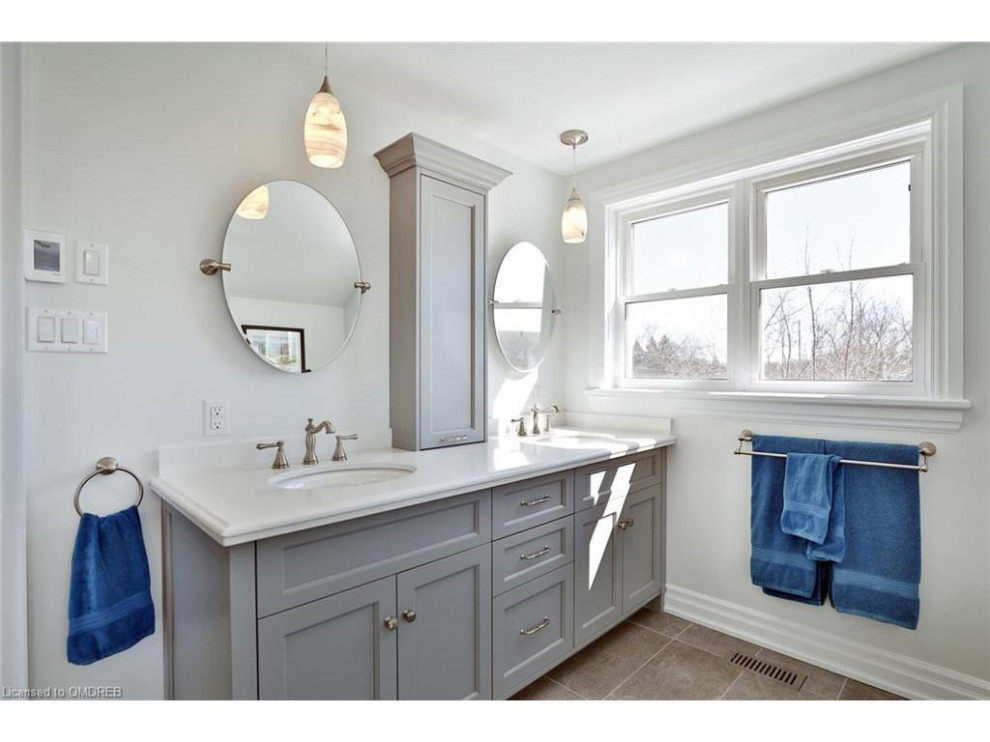 Inspiration for a transitional bathroom remodel in Toronto