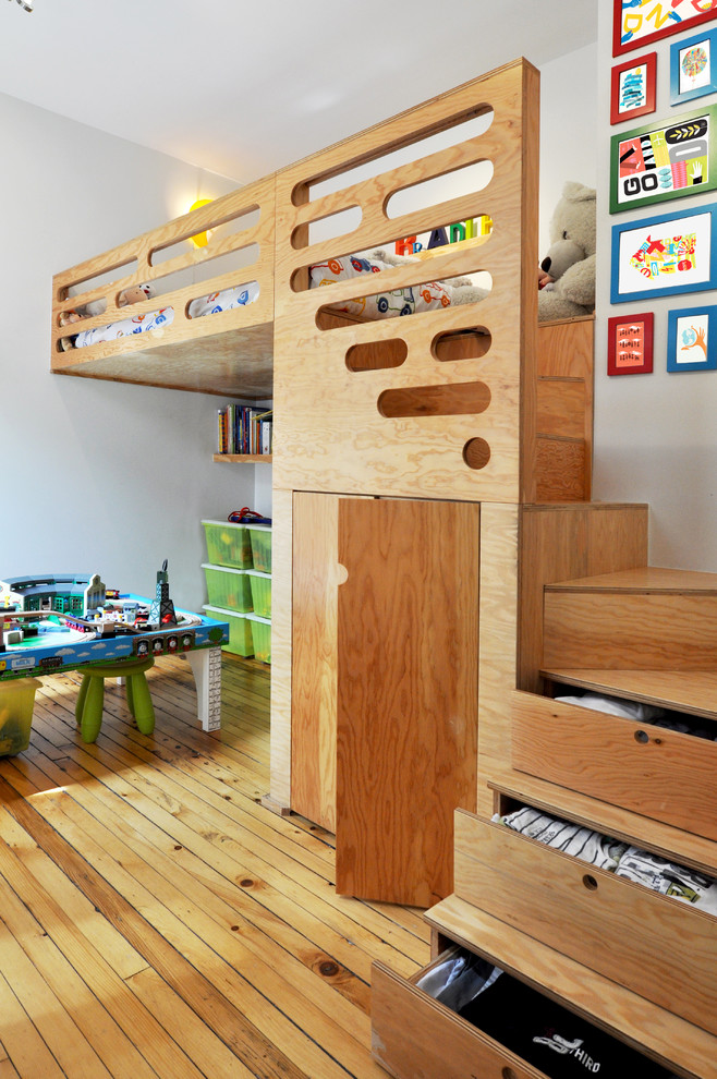 Design ideas for a contemporary kids' bedroom in Montreal.