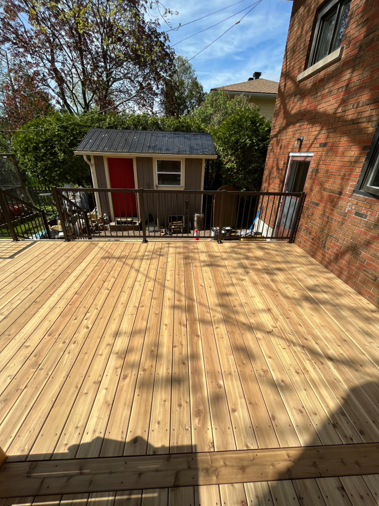 Red Cedar with Bronze railing