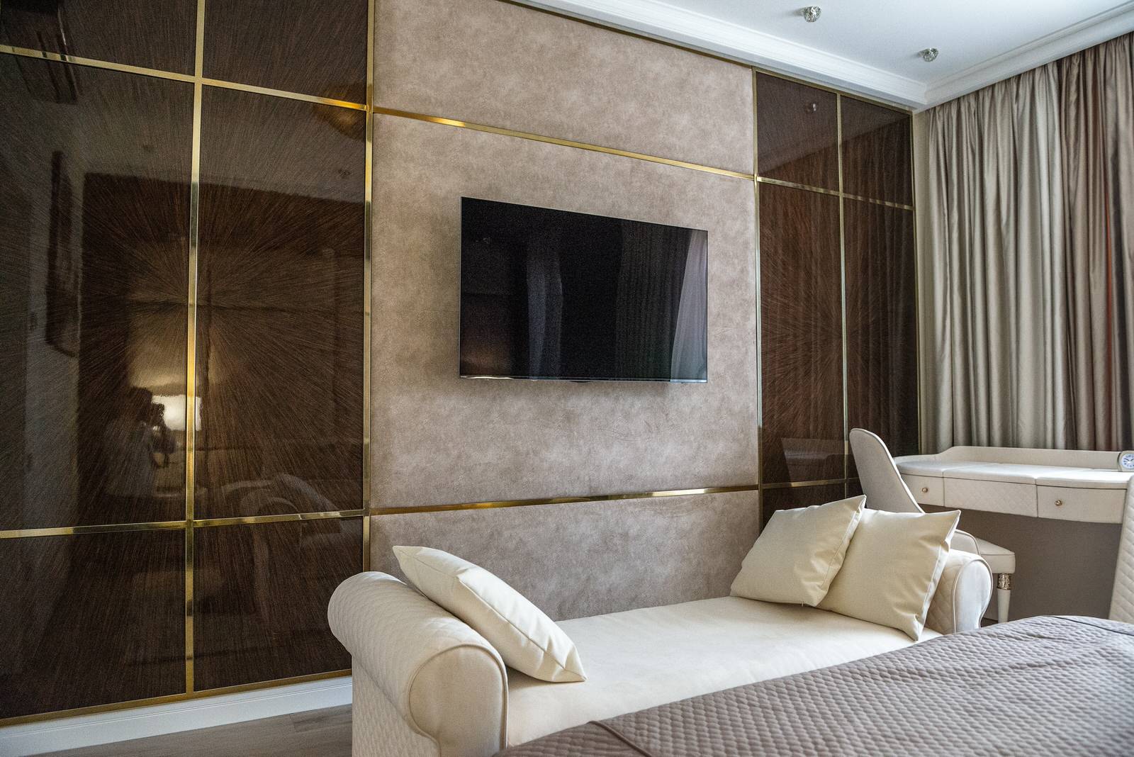 Дом с бассейном