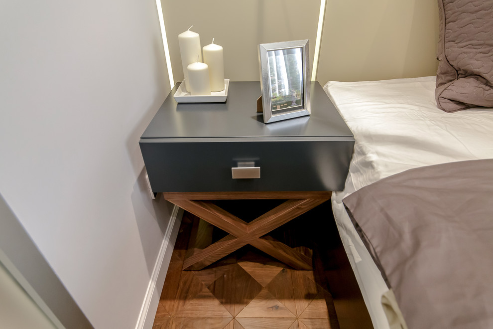 Спальня со стеклянным кубом