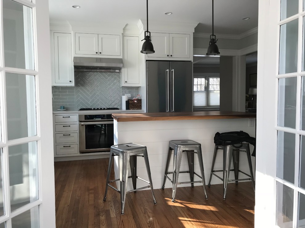 Inspiration for a transitional kitchen remodel in Chicago