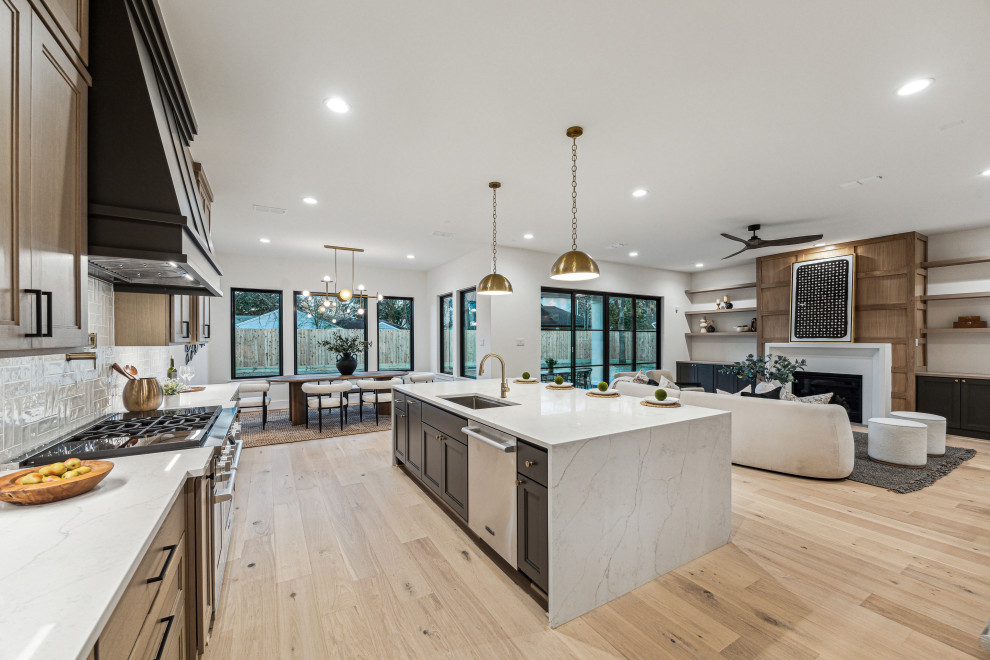 Example of a transitional kitchen design in Houston