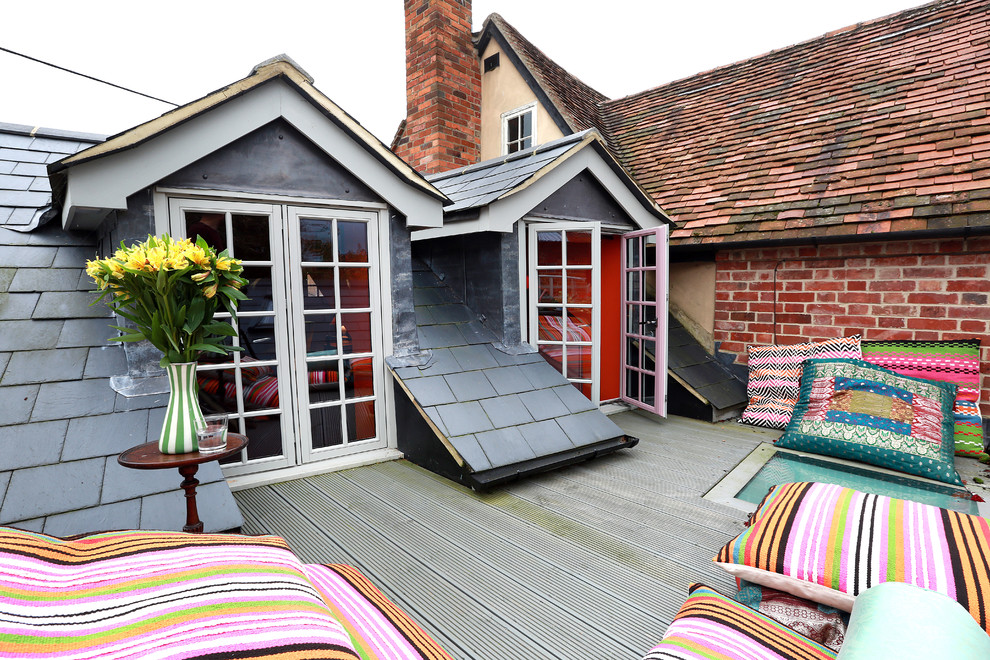 Design ideas for a small eclectic rooftop and rooftop deck in London with no cover.