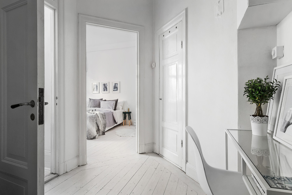Design ideas for a scandinavian hallway in Stockholm.