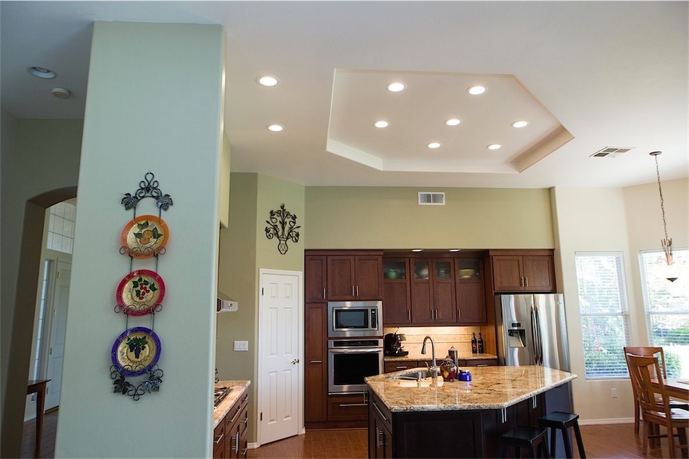 Kitchen - transitional kitchen idea