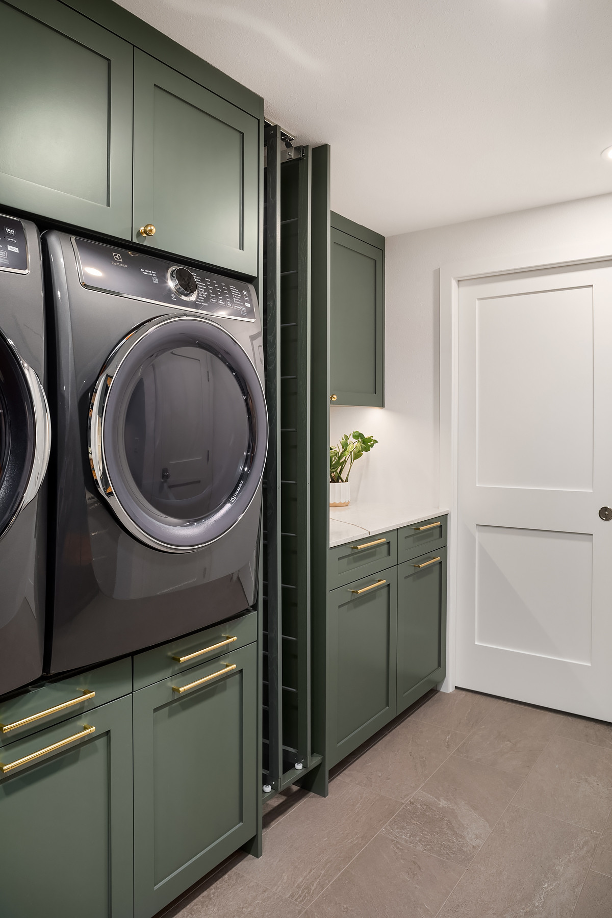 Moody Laundry Room - Woodinville