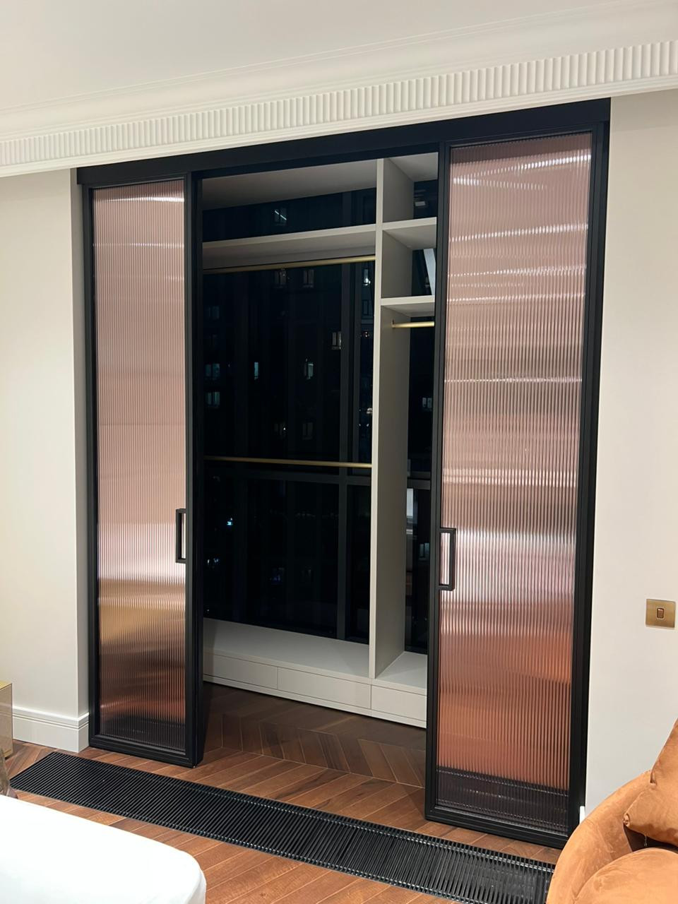 Перегородка из стелка для лоджии