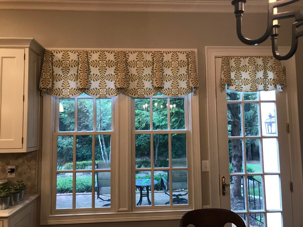 Large transitional home design photo