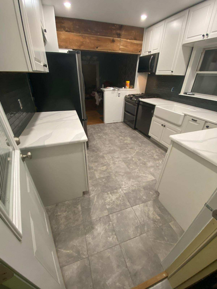 Jackson / Modern Black & White Kitchen